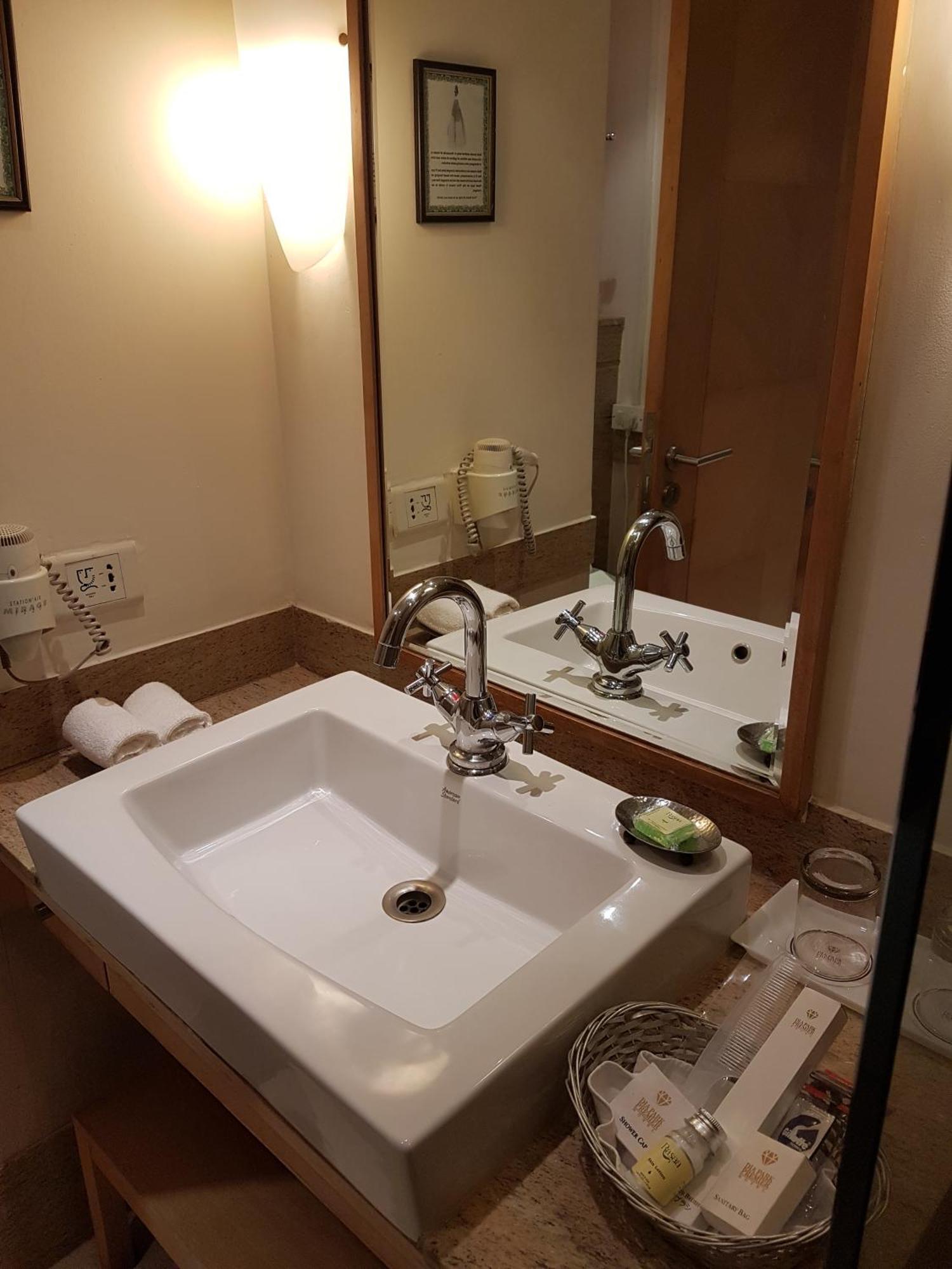 Dia Park Premier Hotel Gurgaon Quarto foto