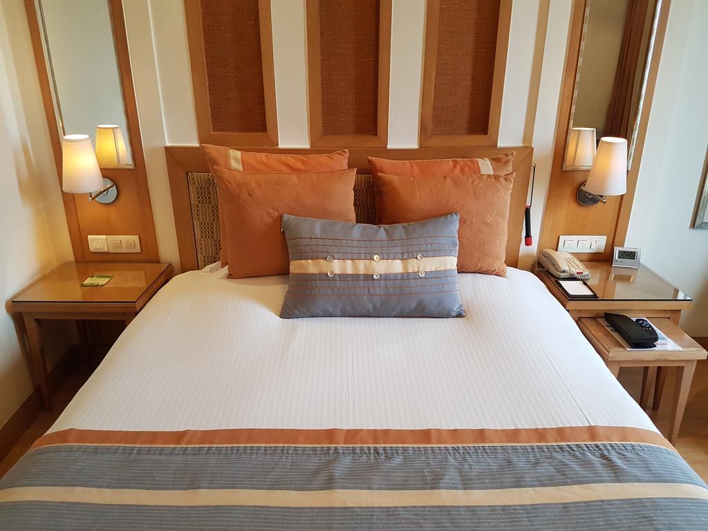 Dia Park Premier Hotel Gurgaon Quarto foto