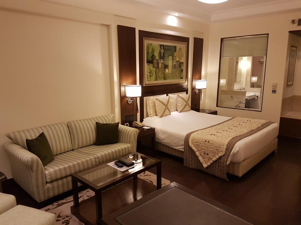 Dia Park Premier Hotel Gurgaon Quarto foto