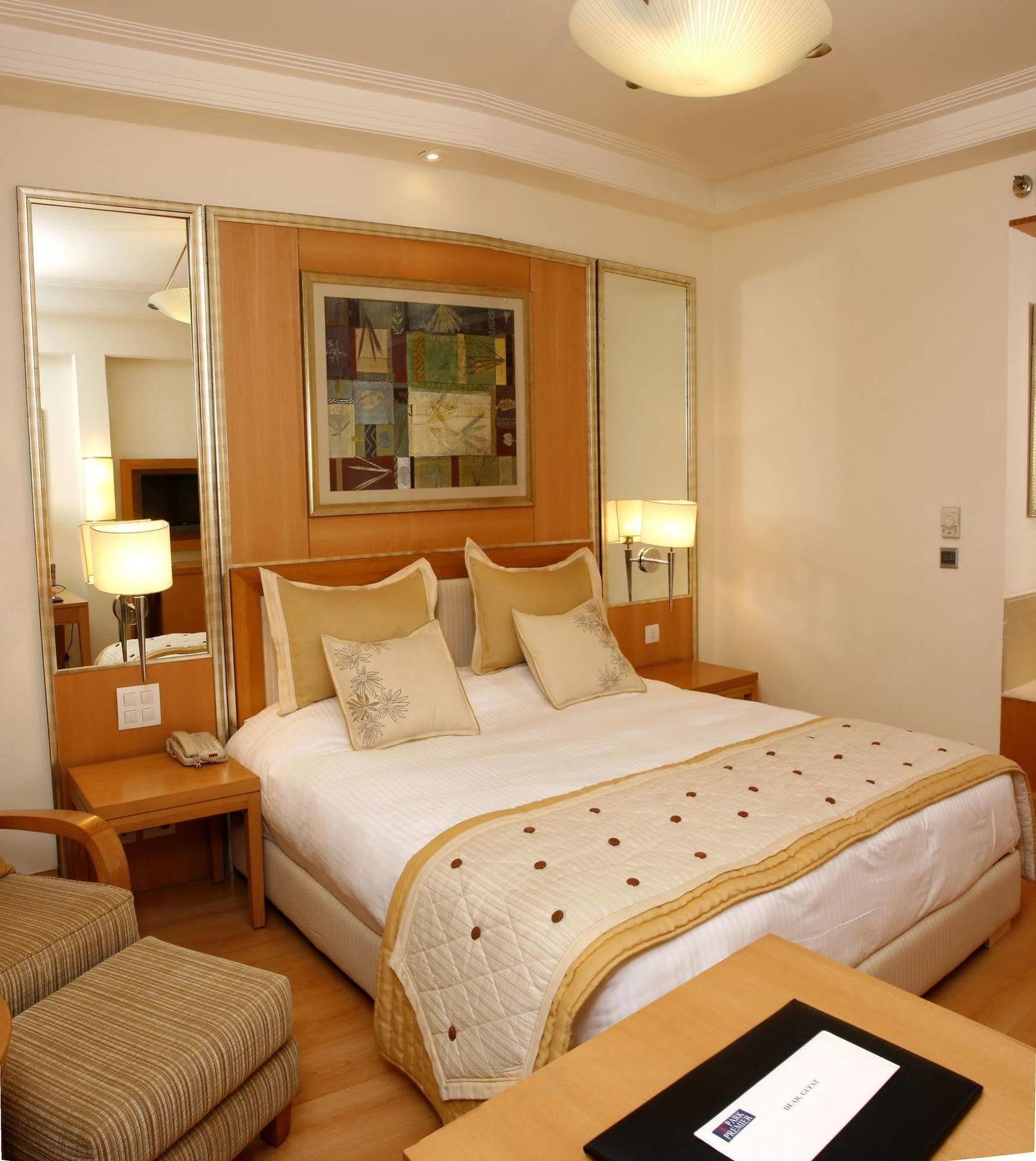 Dia Park Premier Hotel Gurgaon Quarto foto